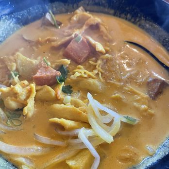 Simmer Vietnamese Kitchen - Curry w egg noodles - Vietnamese Near Me - Petaluma, California Simmer Vietnamese Kitchen - Curry w egg noodles - Vietnamese Near Me - Petaluma, California