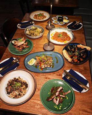 Siren Restaurant & Bar by null