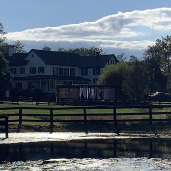 The Manor At Airmont - The manor is on several acres. It's quiet and peaceful. - Bed & Breakfast Near Me - Round Hill, Virginia The Manor At Airmont - The manor is on several acres. It's quiet and peaceful. - Bed & Breakfast Near Me - Round Hill, Virginia