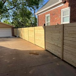 Louisville Fence - 6ft deck board horizontal fence.