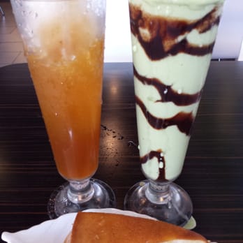 Banana Leaf - On left is mango iced tea. On the right is my favorite avocado juice!! Make sure to try the avocado juice :d yummm - Indonesian Near Me - Temple City, California
