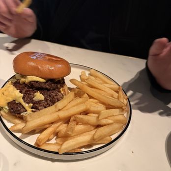 Hamilton's - Smash burger - New American Near Me - Detroit, Michigan
