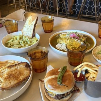 Luna Bistro Cafe - Burger - New American Near Me - Long Beach, California
