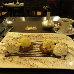 Gasthaus Schwarzer Adler - Gebackene Apfelringe mit Vanilleeis und Schlagsahne