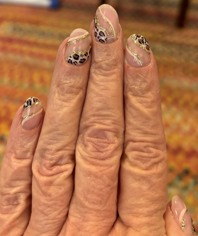 Oh Holy Nails Logo