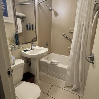 DoubleTree by Hilton Hotel & Suites Pittsburgh Downtown - Hotels Near Me - Pittsburgh, Pennsylvania