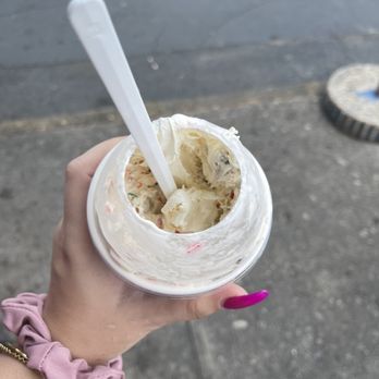 Double Dips - a hand holding a cup of ice cream - Ice Cream & Frozen Yogurt Near Me - Medina, New York Double Dips - a hand holding a cup of ice cream - Ice Cream & Frozen Yogurt Near Me - Medina, New York