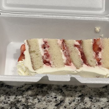 Nantucket Grill - Durham - Half size strawberry shortcake - American Near Me - Durham, North Carolina