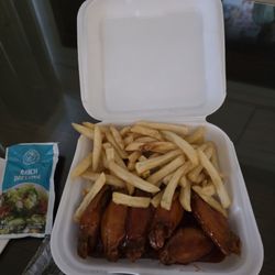 Boston Fish Supreme - Wings and fries