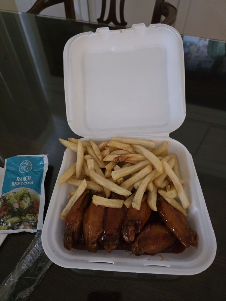 Boston Fish Supreme Logo