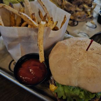 Lucy Cooper's Ice House - Lucy's burger - Bars Near Me - San Antonio, Texas