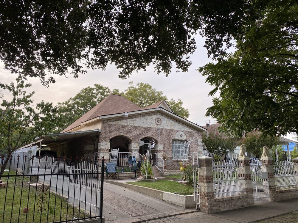 Slide of Juarez Roofing
