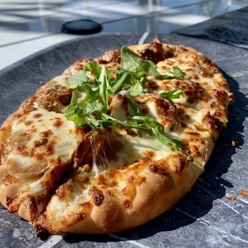 The Shaker & Vine - Gettin figgy wit it - flatbread - Wine Bars Near Me - Schenectady, New York