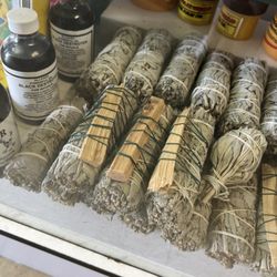 Botanica San Martin - Palo santo y salvia - palo santo and sage - para limpiar tu casa o negocio - spiritual cleanse for home or business