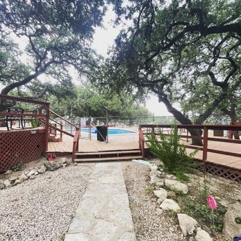 Lake Pointe Resort - Resorts Near Me - Canyon Lake, Texas