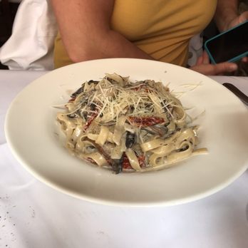 Villa Francesca - Light Fettuccine Alfredo with sun dried tomatoes and Portabella mushrooms - Italian Near Me - Boston, Massachusetts Villa Francesca - Light Fettuccine Alfredo with sun dried tomatoes and Portabella mushrooms - Italian Near Me - Boston, Massachusetts