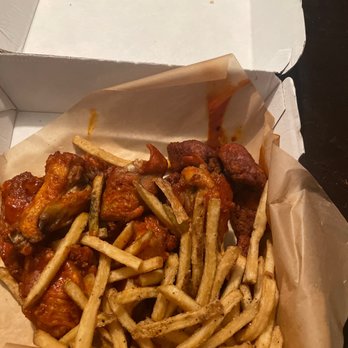 Buffalo Wild Wings - 6 Boneless Wings 6 Traditional Wings - American Near Me - Wellington, Florida Buffalo Wild Wings - 6 Boneless Wings 6 Traditional Wings - American Near Me - Wellington, Florida