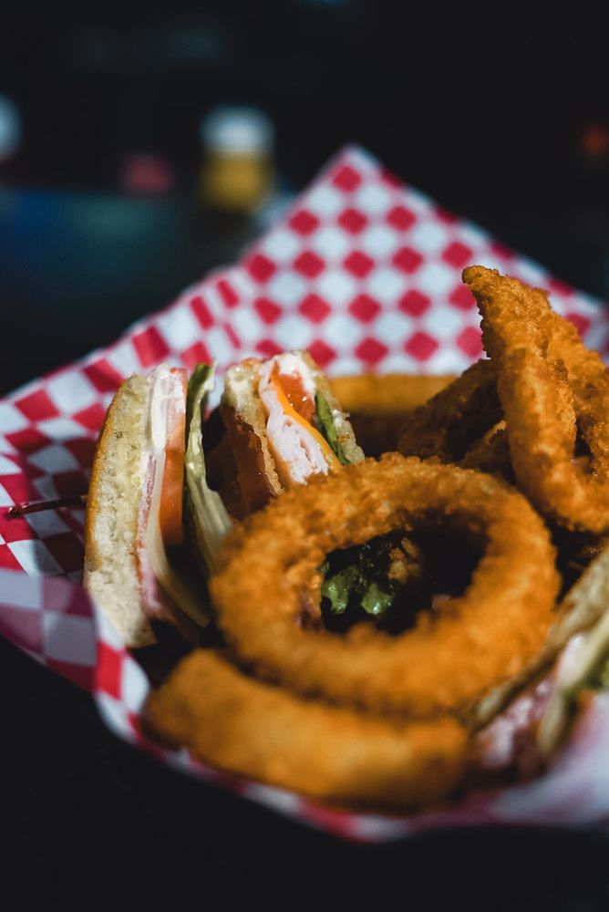 Wild Pitch Sports Bar & Grill