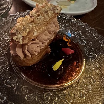 St Lawrence Restaurant - Eclair - French Near Me - Vancouver, British Columbia