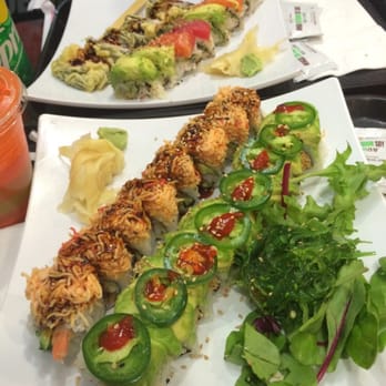 ROLL roll Roll - Front plate starting from the left King special r2, and mexican roll, in the back from the left Vegas roll and starburst roll - Sushi Bars Near Me - Los Angeles, California