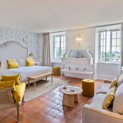 Chateau de Mazan - Junior suite with sofa bed main building