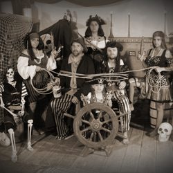 A Whisper In Time Photography - Pirates at wanted!