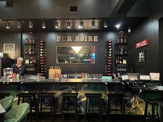 Pur Noire Urban Wineries by null