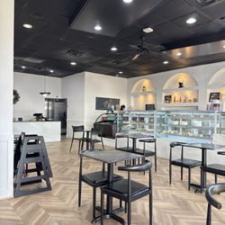 UNI Patisserie & Cafe