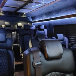 Black Pearl Limousine - Luxury vans