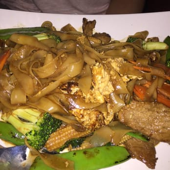 Sawaddee - Beef pad see ew - Sushi Bars Near Me - Miami Beach, Florida