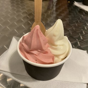 Niu Soft Serve - Pineapple Strawberry swirl - Desserts Near Me - Honolulu, Hawaii