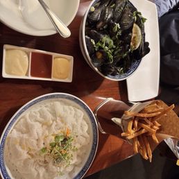 Mussel curry and Salmon Tartar Mussel curry and Salmon Tartar