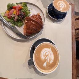 Smoke Salmon Croissant