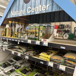 BLAIN'S FARM & FLEET - Belvidere, IL - Bird supplies