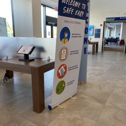 Henry Ford Medical Center - Bloomfield Township - Check in area for Walk In Clinic