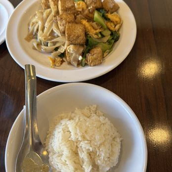 Chiang Mai - Pad See Ew with tofu - Thai Near Me - Webster Groves, Missouri Chiang Mai - Pad See Ew with tofu - Thai Near Me - Webster Groves, Missouri