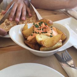 Xiringuito Emporium - Patatas bravas