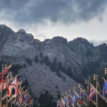 Mount Rushmore National Memorial - Landmarks & Historical Buildings Near Me - Keystone, South Dakota