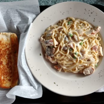 Backyard Grill - Chicken carbonara with garlic bread - American Near Me - Chicago, Illinois
