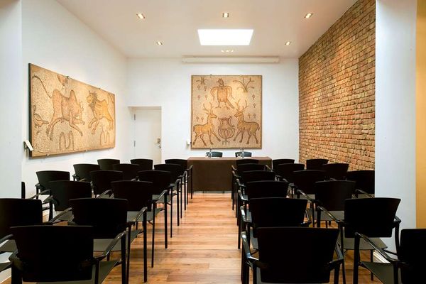 The Caesar Hotel by null