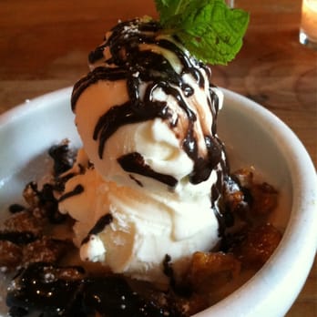 St. Anselm - Vanilla ice cream with pork cracklin and chocolate sauce - New American Near Me - Brooklyn, New York