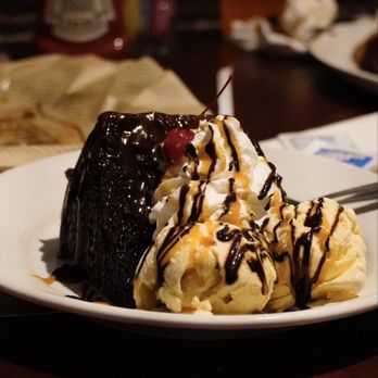 Cheddar's Scratch Kitchen - Chocolate cake with Vanilla Bean Ice Cream - Comfort Food Near Me - Clarksville, Indiana