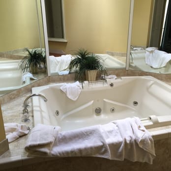 Massanutten Resort - Behold, the giant showy tub-with-no-hot-water. (Because that would mean people might use it, and hot water costs them money) - Hotels Near Me - Massanutten, Virginia Massanutten Resort - Behold, the giant showy tub-with-no-hot-water. (Because that would mean people might use it, and hot water costs them money) - Hotels Near Me - Massanutten, Virginia