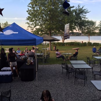 Lakeside Tavern - Sit out side for dinner and a romantic view. - Sports Bars Near Me - Wakefield, Massachusetts Lakeside Tavern - Sit out side for dinner and a romantic view. - Sports Bars Near Me - Wakefield, Massachusetts