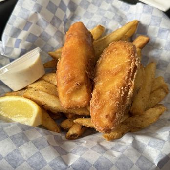 B&D's Food Hut - Halibut with fries - Burgers Near Me - Long Beach, Washington