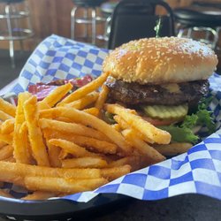 Riverside Tavern - Amazing cheese burger