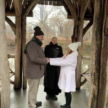 Rev Annie NYC - Ceremony time - Officiants Near Me Rev Annie NYC - Ceremony time - Officiants Near Me