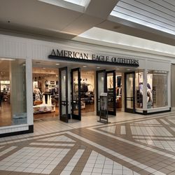 American Eagle Outfitters - Main entrance