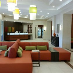 Drury Plaza Hotel Mt. Vernon - Beautiful front lobby