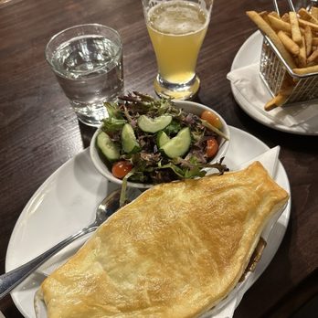 St James's Gate - Steak & Guinness pie - Irish Pub Near Me - Banff, Alberta St James's Gate - Steak & Guinness pie - Irish Pub Near Me - Banff, Alberta